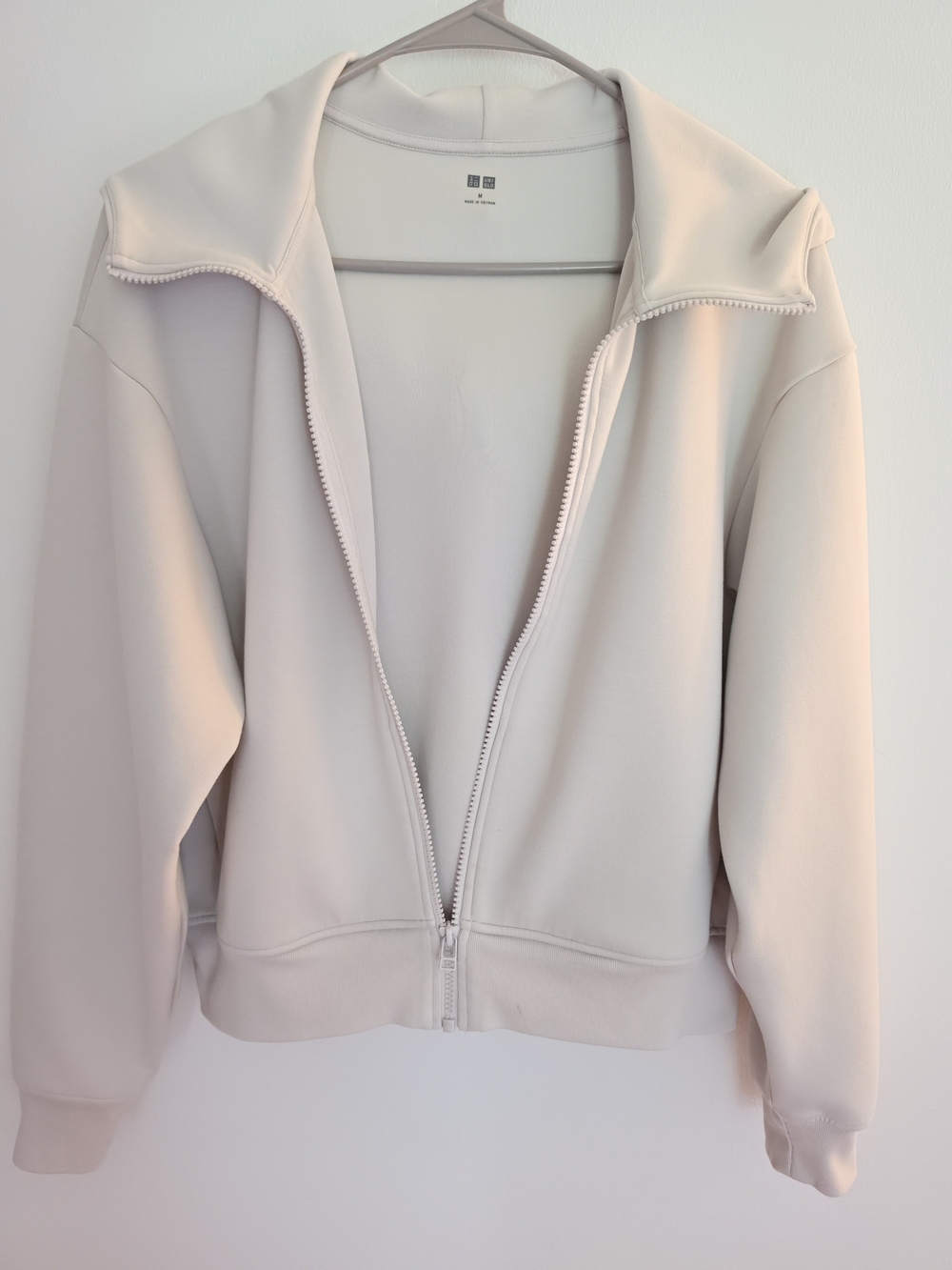 UNIQLO Women’s Light Beige Zip-Up Jacket Medium